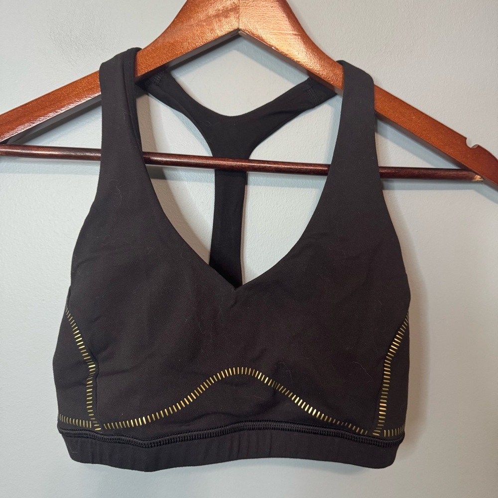 Lululemon Arise Bra Light Support, C/D Cup in Black. EUC. The Shine. Size 6 - Picture 14 of 14